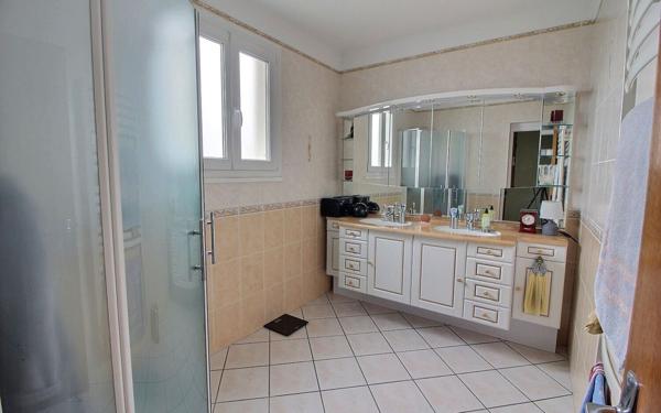 Maison à vendre    6 pièces •  Saint-Vallier