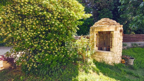 CABANNES - Mazet entièrement rénové jardin avec piscine
