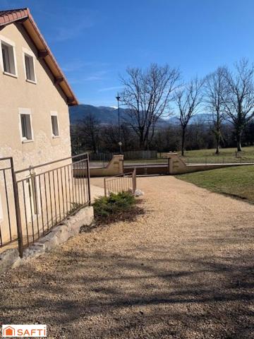 A vendre très bel appartement en duplex de 137 m2 avec terrain d'environ 1000 m2