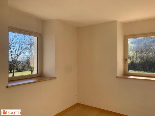 A vendre très bel appartement en duplex de 137 m2 avec terrain d'environ 1000 m2