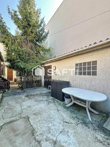 Maison plain-pied avec courette, garage et fort potentiel à Bagnolet.