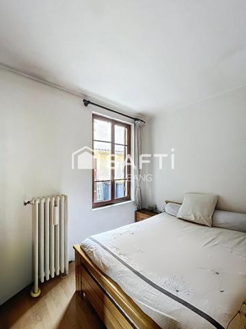 Maison plain-pied avec courette, garage et fort potentiel à Bagnolet.