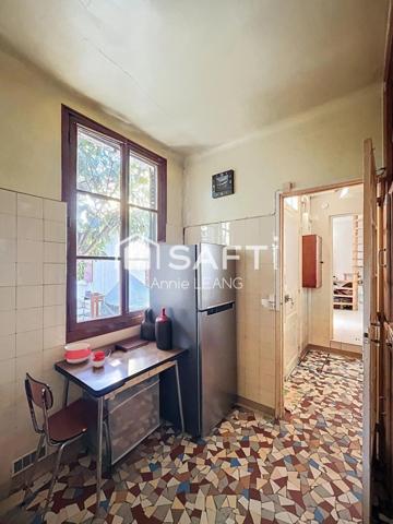 Maison plain-pied avec courette, garage et fort potentiel à Bagnolet.