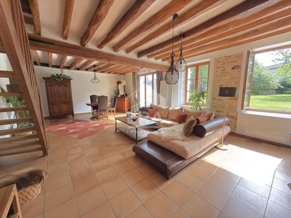 Meulière de caractère de 175 m² à Saint-Ouen-en-Brie