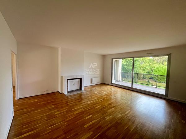 Louveciennes ! Bel appartement de 4 pièces de 108 m² avec balcon, cave et parking ! Loyer 2 100 €/mois charges comprises **  - Référence  28808
