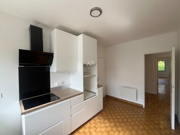 Louveciennes ! Bel appartement de 4 pièces de 108 m² avec balcon, cave et parking ! Loyer 2 100 €/mois charges comprises **  - Référence  28808