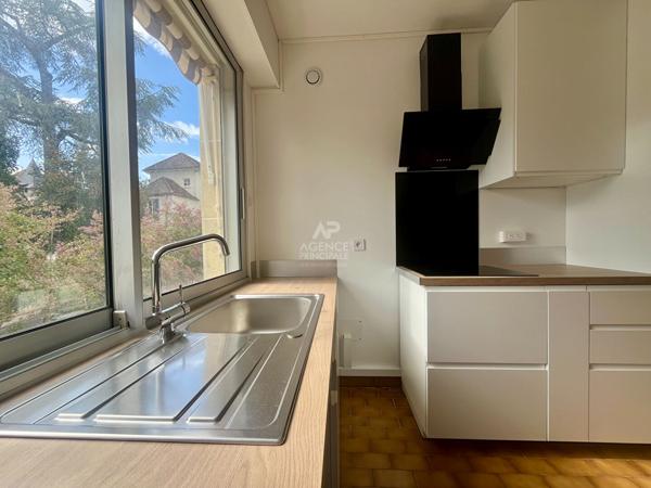 Louveciennes ! Bel appartement de 4 pièces de 108 m² avec balcon, cave et parking ! Loyer 2 100 €/mois charges comprises **  - Référence  28808
