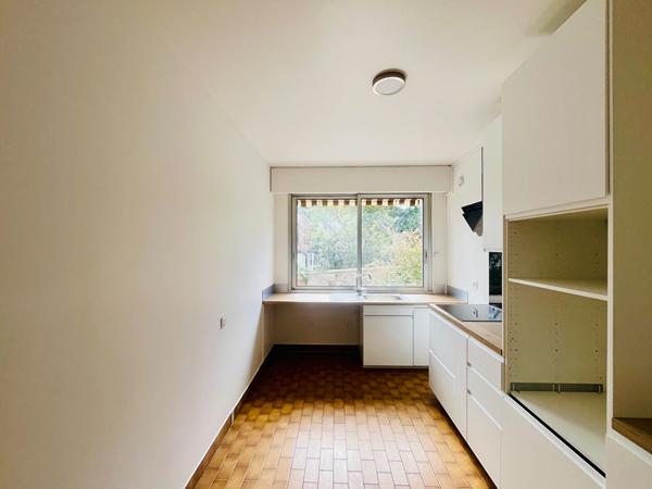 Louveciennes ! Bel appartement de 4 pièces de 108 m² avec balcon, cave et parking ! Loyer 2 100 €/mois charges comprises **  - Référence  28808