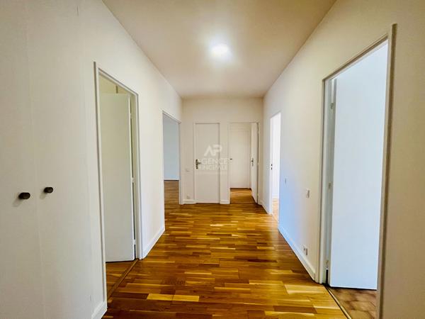 Louveciennes ! Bel appartement de 4 pièces de 108 m² avec balcon, cave et parking ! Loyer 2 100 €/mois charges comprises **  - Référence  28808