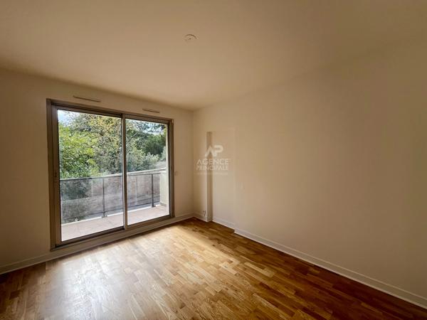 Louveciennes ! Bel appartement de 4 pièces de 108 m² avec balcon, cave et parking ! Loyer 2 100 €/mois charges comprises **  - Référence  28808