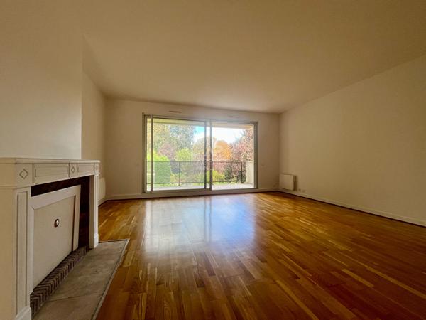Louveciennes ! Bel appartement de 4 pièces de 108 m² avec balcon, cave et parking ! Loyer 2 100 €/mois charges comprises **  - Référence  28808