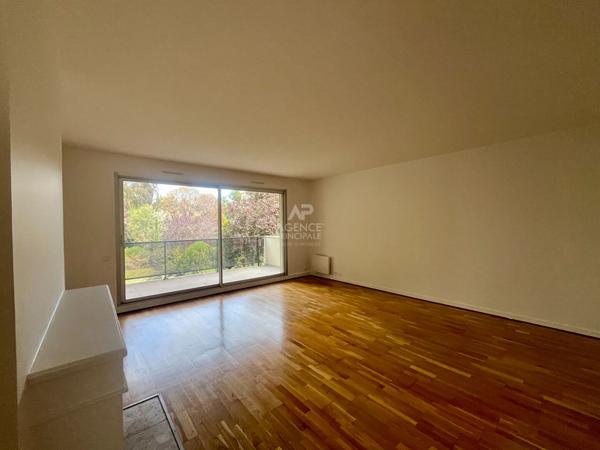 Louveciennes ! Bel appartement de 4 pièces de 108 m² avec balcon, cave et parking ! Loyer 2 100 €/mois charges comprises **  - Référence  28808