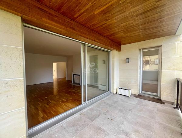 Louveciennes ! Bel appartement de 4 pièces de 108 m² avec balcon, cave et parking ! Loyer 2 100 €/mois charges comprises **  - Référence  28808