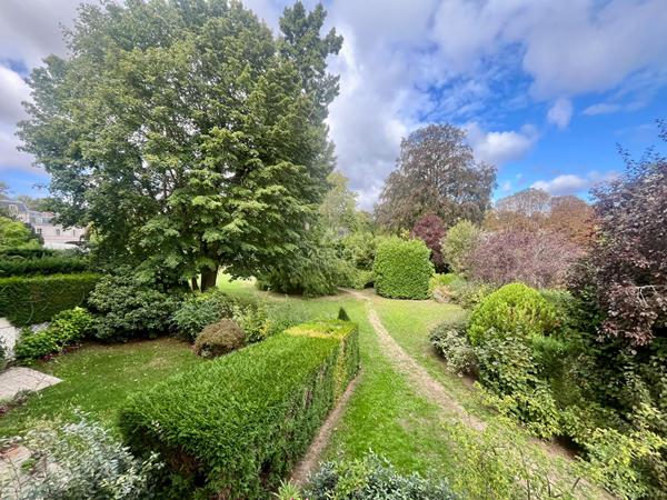 Louveciennes ! Bel appartement de 4 pièces de 108 m² avec balcon, cave et parking ! Loyer 2 100 €/mois charges comprises **  - Référence  28808
