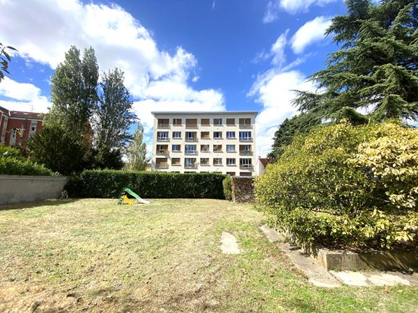 Appartement 3 pièces à louer à Nanterre - Secteur pavillonnaire, proche RER Loyer 1 750 €/mois charges comprises **  - Référence  15534