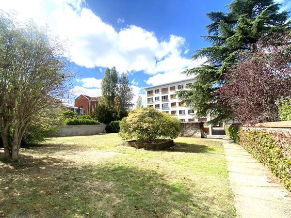 Appartement 3 pièces à louer à Nanterre - Secteur pavillonnaire, proche RER Loyer 1 750 €/mois charges comprises **  - Référence  15534