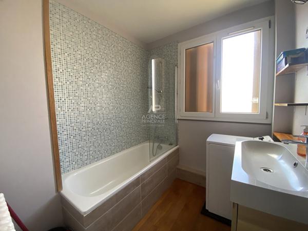 Appartement 3 pièces à louer à Nanterre - Secteur pavillonnaire, proche RER Loyer 1 750 €/mois charges comprises **  - Référence  15534