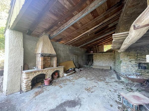 Mas en pierres mitoyen proche Anduze sur terrain constructible de 3300 m2