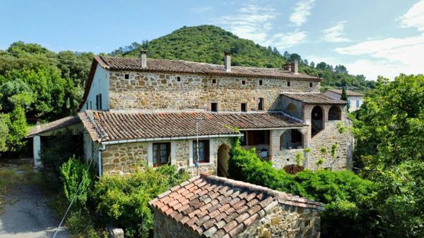 Mas en pierres mitoyen proche Anduze sur terrain constructible de 3300 m2