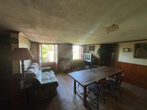 Mas en pierres mitoyen proche Anduze sur terrain constructible de 3300 m2