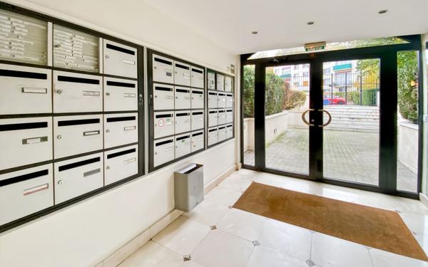 Appartement à vendre    2 pièces • 42,57 m2 Versailles