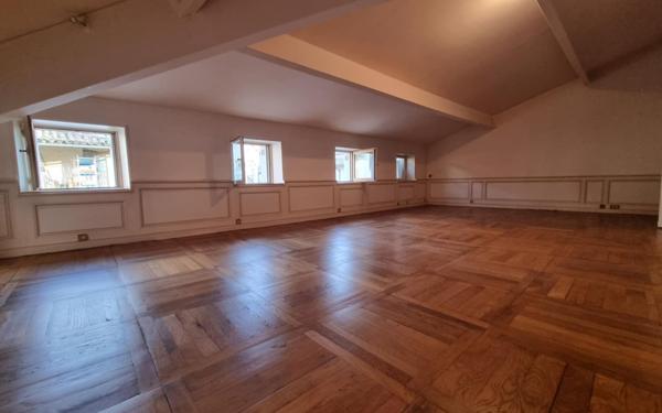 Appartement à vendre    3 pièces • 112 m2 Avignon
