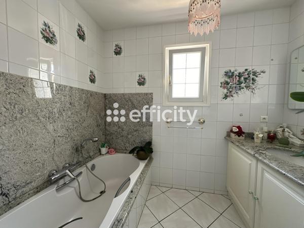 Maison 5 pièces - 135 m² Exclusivité efficity