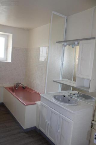 Maison à louer à Cossé-le-Vivien en Mayenne (53230), ref : 53032-L337