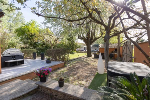 Robion (84440) A VENDRE MAISON A ETAGE SUR ROBION