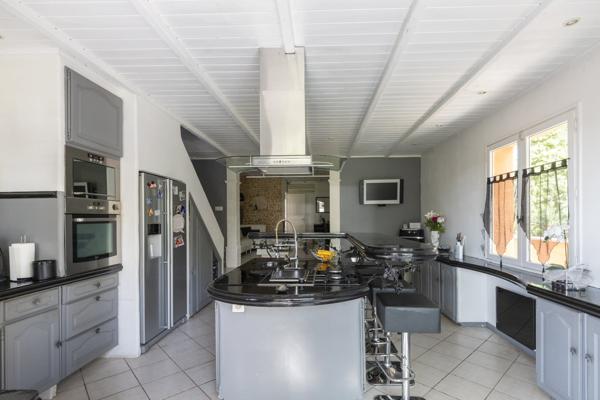 Robion (84440) A VENDRE MAISON A ETAGE SUR ROBION