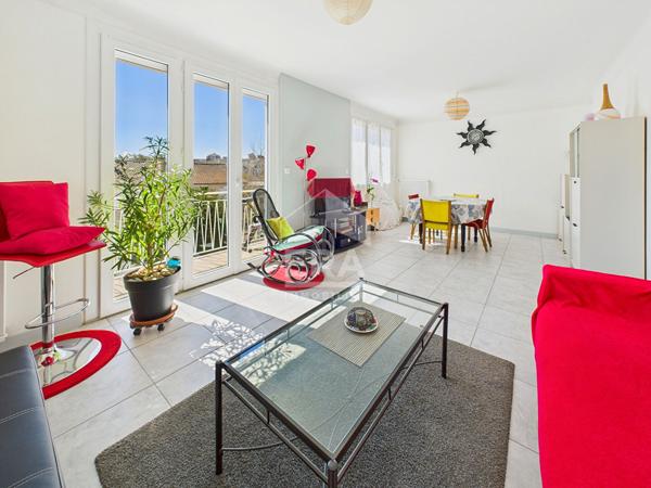 EXCLUSIVITÉ, MAISON À ONET-LE-CHÂTEAU AVEC DEUX APPARTEMENTS LOUES