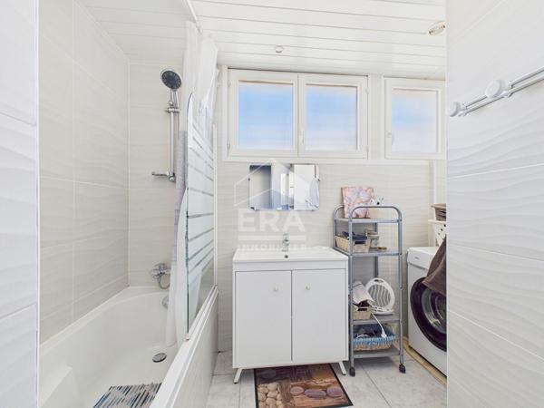 EXCLUSIVITÉ, MAISON À ONET-LE-CHÂTEAU AVEC DEUX APPARTEMENTS LOUES