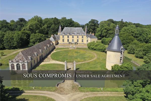 Beau domaine de 108 hectares à vendre dans la Sarthe avec Château Monument historique