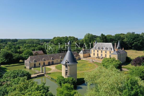 Beau domaine de 108 hectares à vendre dans la Sarthe avec Château Monument historique
