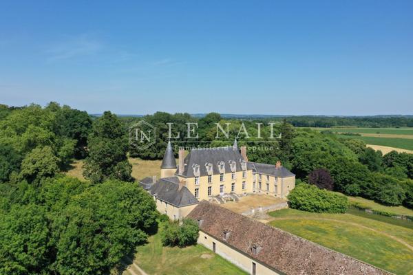 Beau domaine de 108 hectares à vendre dans la Sarthe avec Château Monument historique