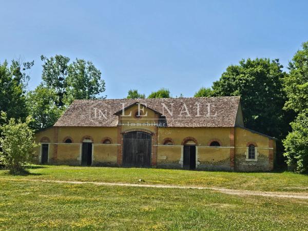 Beau domaine de 108 hectares à vendre dans la Sarthe avec Château Monument historique