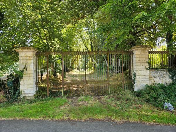 Beau domaine de 108 hectares à vendre dans la Sarthe avec Château Monument historique
