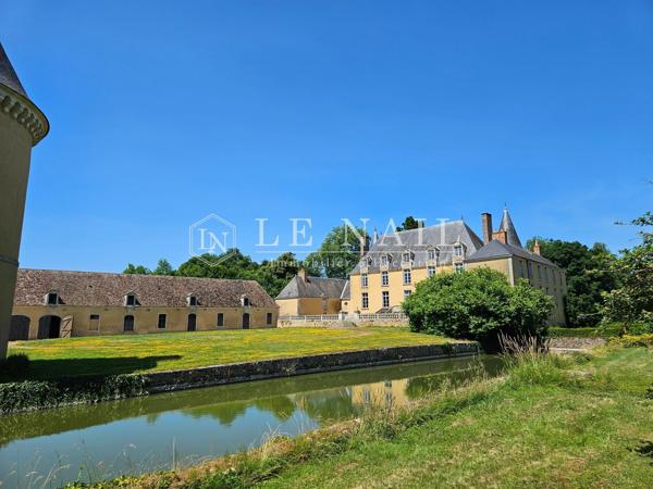 Beau domaine de 108 hectares à vendre dans la Sarthe avec Château Monument historique