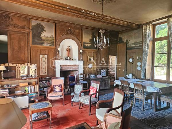 Beau domaine de 108 hectares à vendre dans la Sarthe avec Château Monument historique