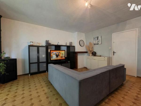Immeuble de rapport composé de 2 T3 + 2 T4 + 5 garages