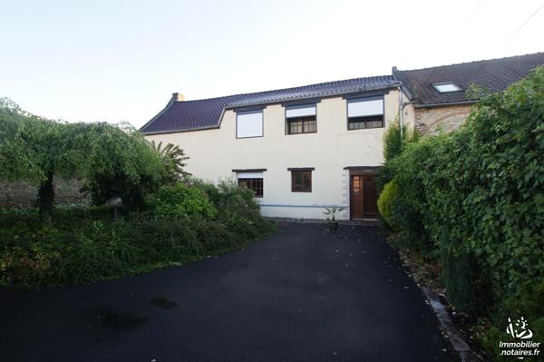 Maison briques,9pièces,salon avec cheminée,4chbres dt 1avec dressing.Terrasse.S/10a60ca