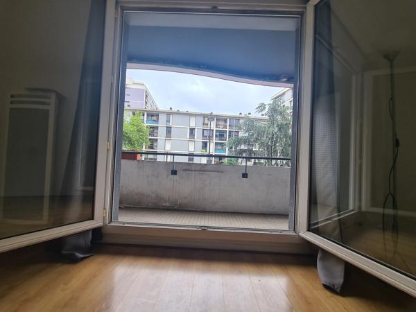 Grand trois pièces avec balcon et une vue entièrement dégagée