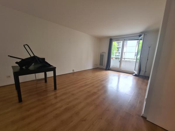 Grand trois pièces avec balcon et une vue entièrement dégagée