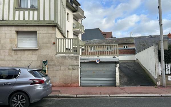 Stationnement à louer    Deauville