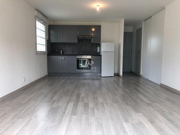 Appartement Osny 2 pièce(s) 45.70 m2

Loyer €865/mois charges comprises **

- Ref : MG10764