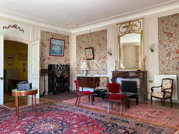 En Berry, bel hôtel particulier en cœur de ville, à restaurer