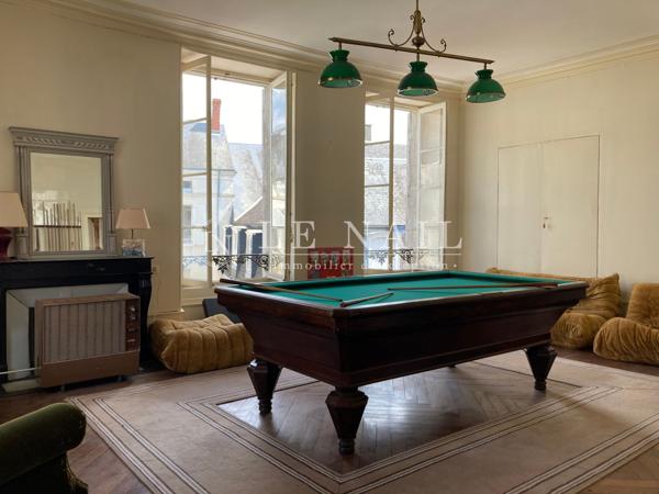 En Berry, bel hôtel particulier en cœur de ville, à restaurer