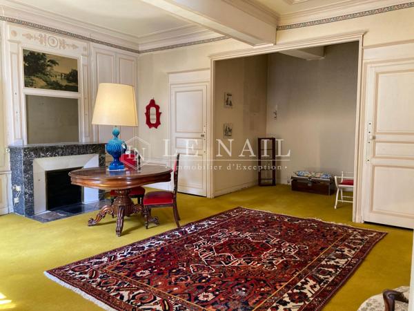 En Berry, bel hôtel particulier en cœur de ville, à restaurer