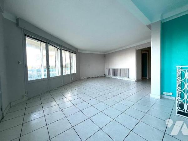 A VENDRE - PORNICHET - TOUT A PIED : PROXIMITE IMMEDIATE DU MARCHE ET DE LA PLAGE
Très bel emp...