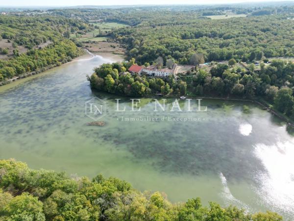 Beau domaine de 80 hectares avec grand étang aux portes d'Angoulême